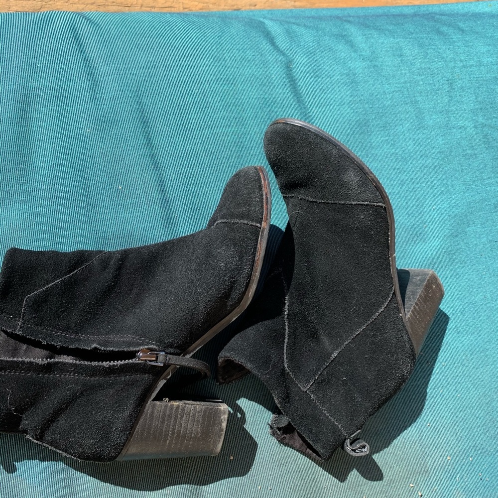 Boots - Picture 6 of 8